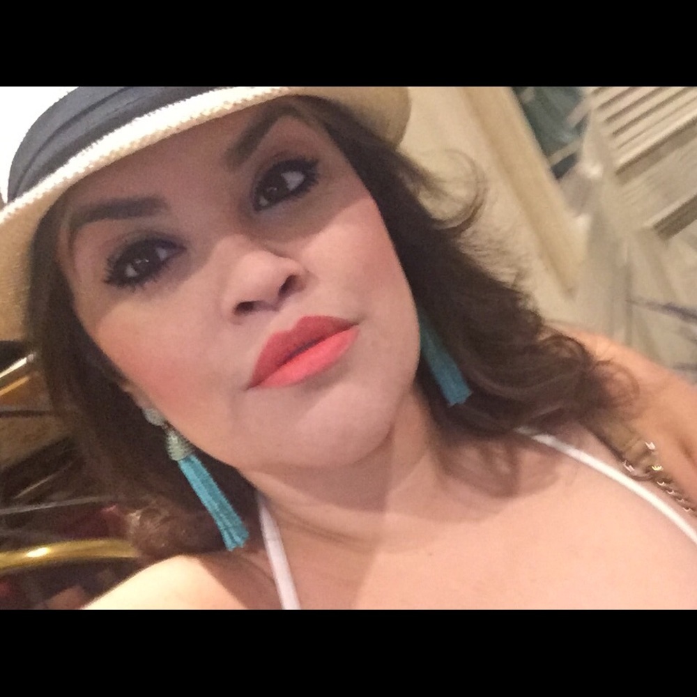 Meet your Posher, Celina